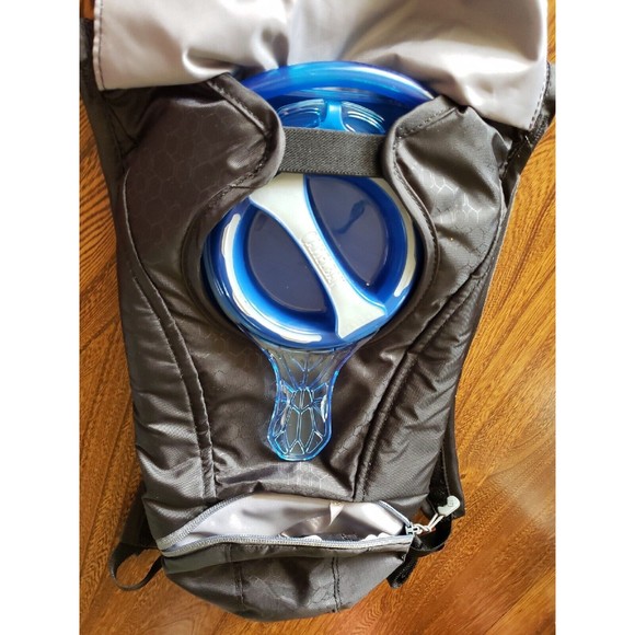 CAMELBAK Rogue Classic NEW Hydration Backpack Black Luxury Bag Travel Gear 2.5l - Picture 3 of 5